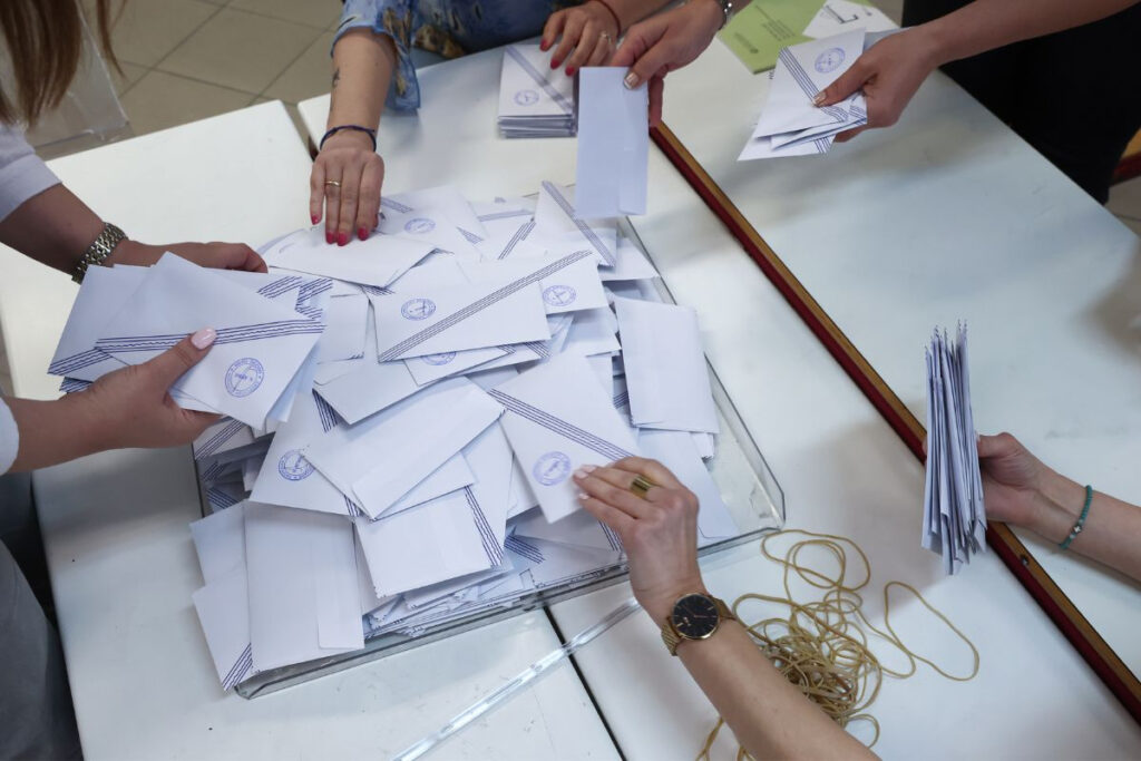 Ο εφησυχασμός και οι απειλές για τρίτες κάλπες