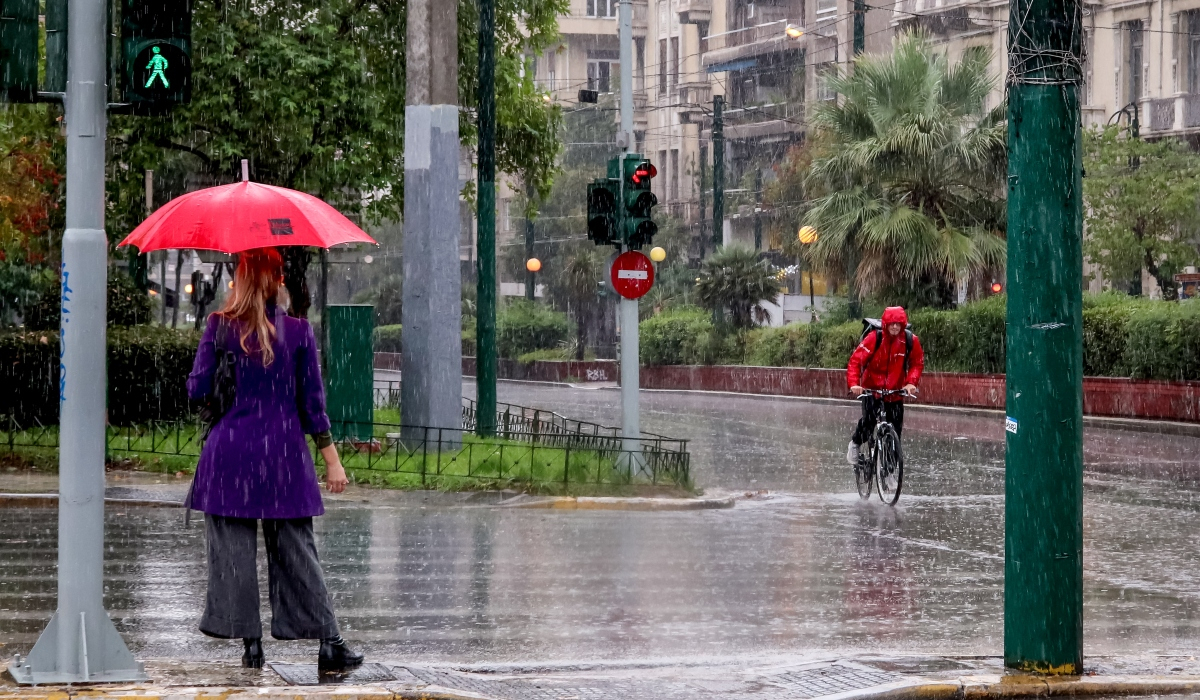Καιρός: Βροχές και «βουτιά» θερμοκρασίας την Πέμπτη – Η πρόγνωση του meteo