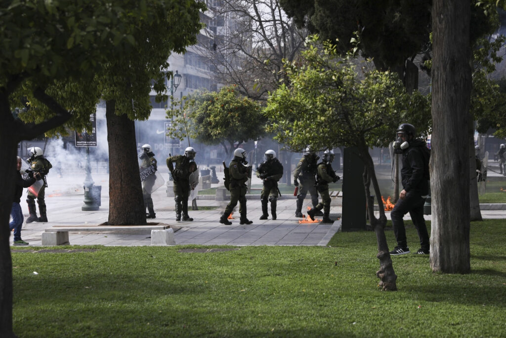 Διεθνής Αμνηστία: Νέα έκθεση «καίει» την κυβέρνηση για υποκλοπές, αστυνομική βία, ανθρώπινα δικαιώματα