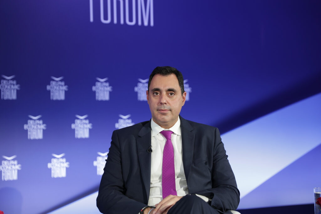 Παραιτήθηκε από το YΠΕΞ ο Γ. Σμυρλής, πολύ κοντινός συνεργάτης του Κ. Μητσοτάκη