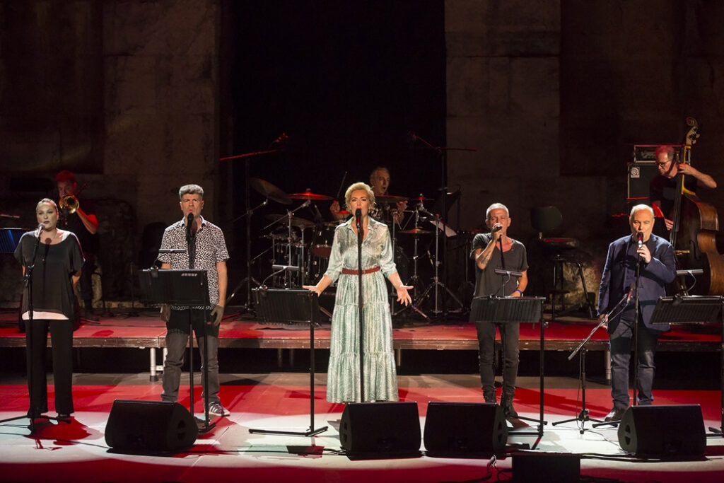 Θάνος Μικρούτσικος: «Τους προβολείς στήσε» στο Μέγαρο Μουσικής την Πέμπτη 30 Νοεμβρίου