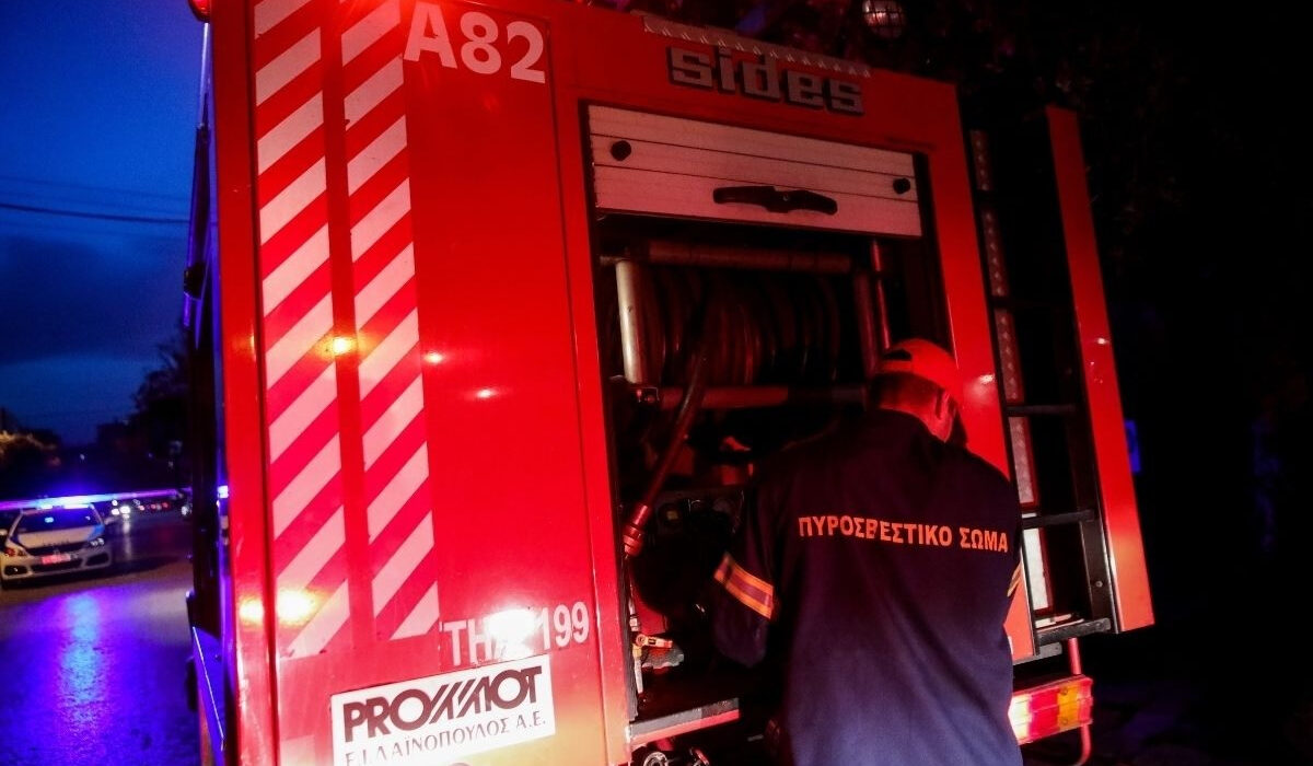 Φωτιά σε αυτοκίνητο εν κινήσει – Τεράστιο μποτιλιάρισμα στη Θεσσαλονίκη