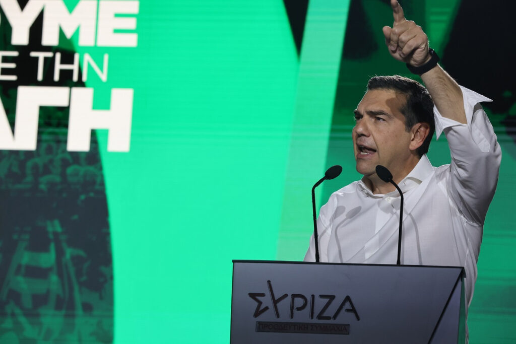 Αλέξης Τσίπρας: Η στιγμή που «έσπασε» όταν μίλησε στο Σύνταγμα για την αξιοπρέπεια των Ελλήνων (Βίντεο)