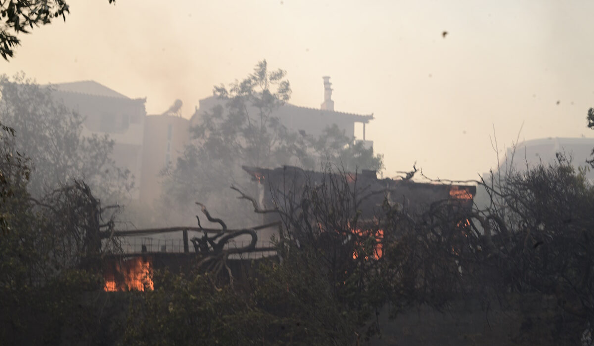 Φωτιά στην Αττική: Πότε θα κοπάσουν οι άνεμοι – Η πρόγνωση του Θοδωρή Κολυδά