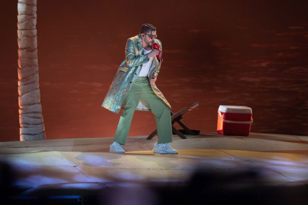 O ράπερ Bad Bunny πέταξε το κινητό θαυμάστριας στο νερό – «Δεν μετανιώνω», δηλώνει