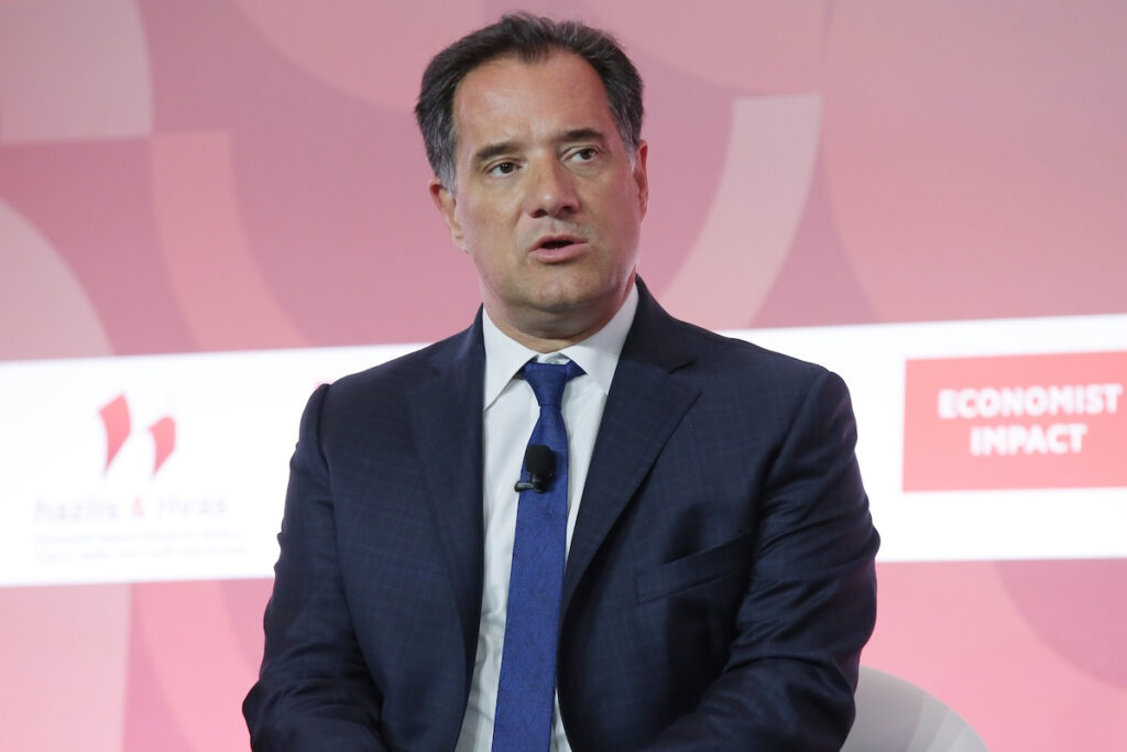 Άδωνις Γεωργιάδης στο συνέδριο του Economist: «Με λιγότερες δαπάνες έχουμε μεγαλύτερη παραγωγικότητα»