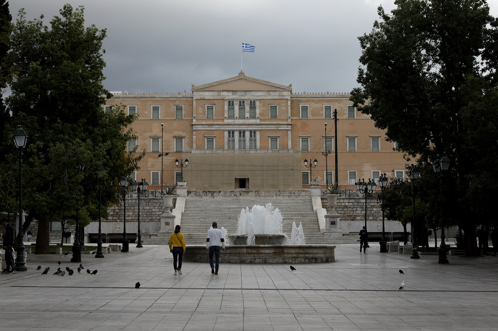 Προσαγωγή 14 «αρνητών μάσκας» – Έκαναν συγκέντρωση στην πλατεία Συντάγματος