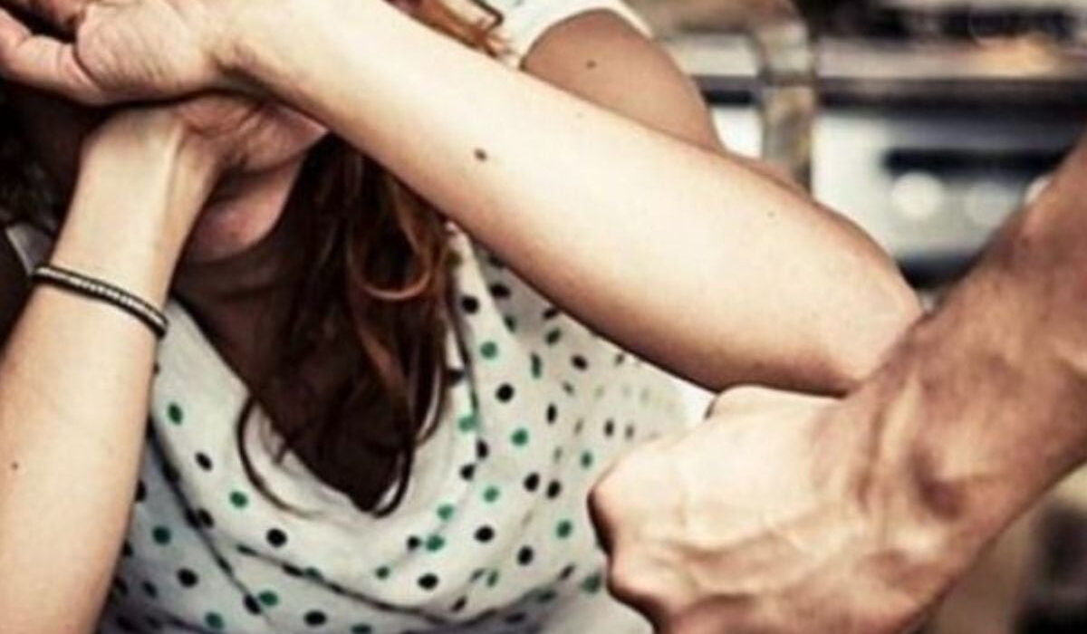 Σοκ στο Άργος: 34χρονος χτύπησε τη σύζυγό του με το σίδερο και την περιέλουσε με χλωρίνη