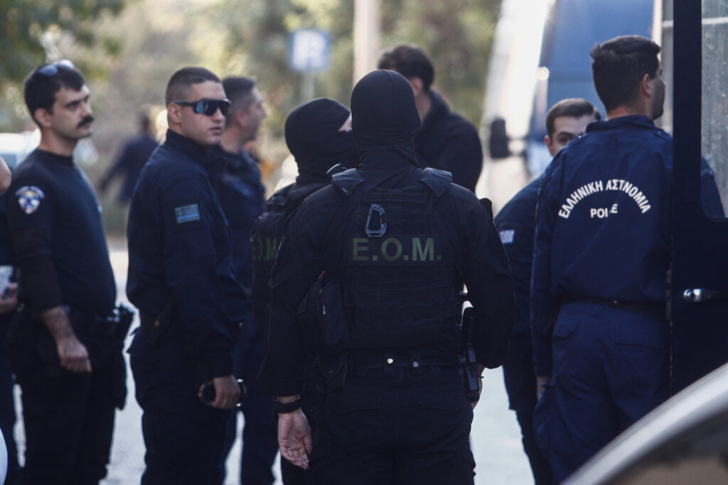 Οι συνομιλίες του κυκλώματος εκβιαστών: «Θα σου γ… την οικογένεια, πρώτα τα παιδιά και μετά εσένα»