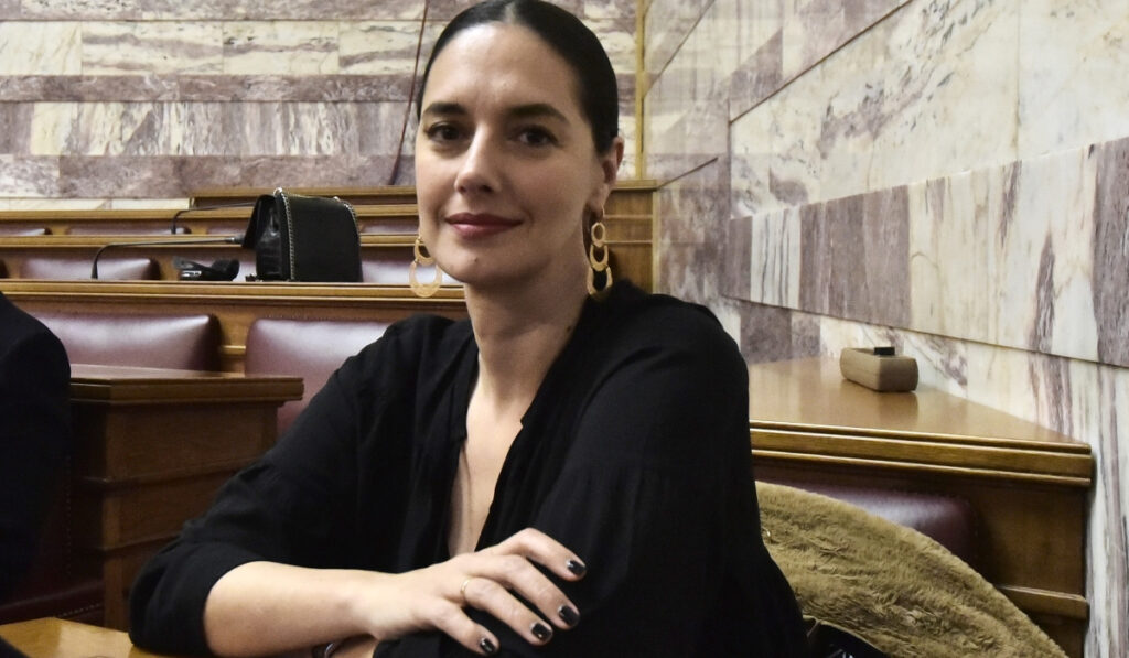 Νόνη Δούνια: Γενέθλια με selfie στην… μπανιέρα με σαπουνάδες