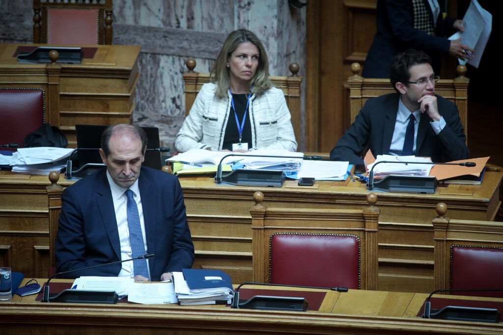 Να αποσυρθεί η τροπολογία για τη ΛΑΡΚΟ ζητά σύσσωμη η αντιπολίτευση