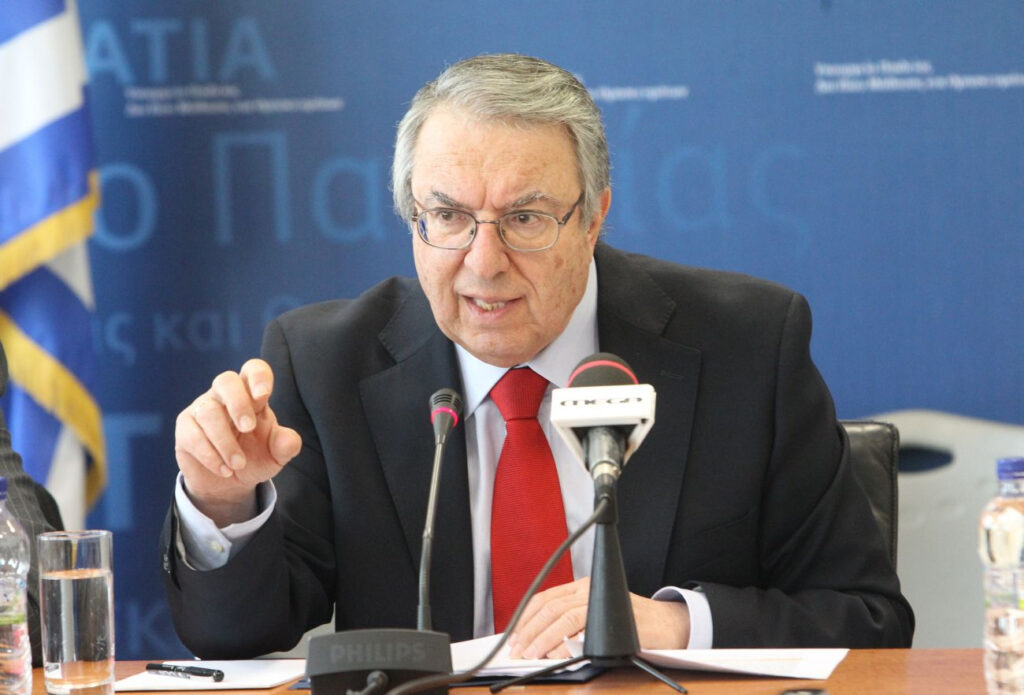 Μπαμπινιώτης: Οι αλλαγές μετατρέπουν την Γ’ Λυκείου σε φροντιστήριο