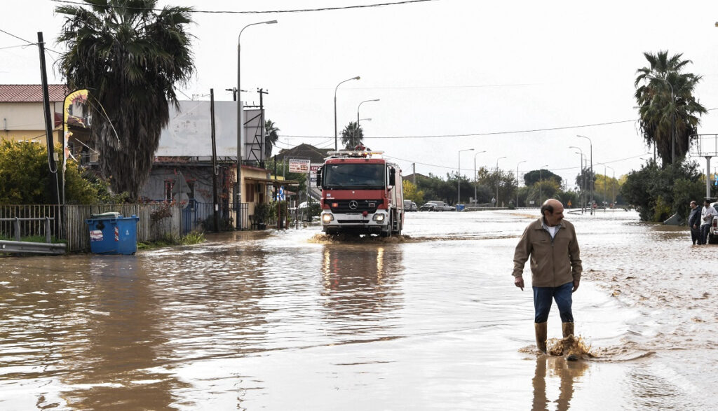 Κακοκαιρία: Τεράστιες καταστροφές και ένας νεκρός – Πού θα «χτυπήσει» τις επόμενες ώρες