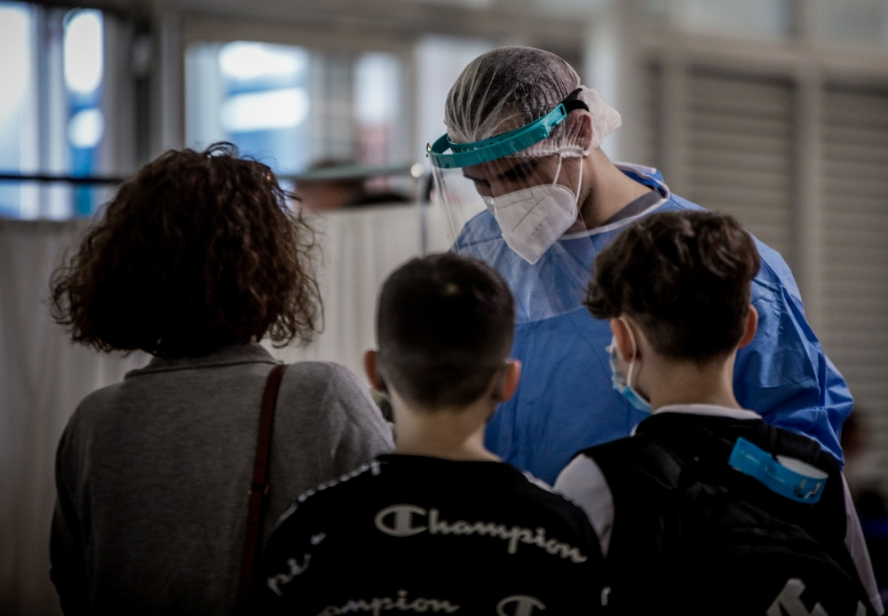 Νέα κρούσματα σήμερα 31/7: Η ανακοίνωση του ΕΟΔΥ – Ραγδαία αύξηση, καταρρίπτονται όλα τα ρεκόρ