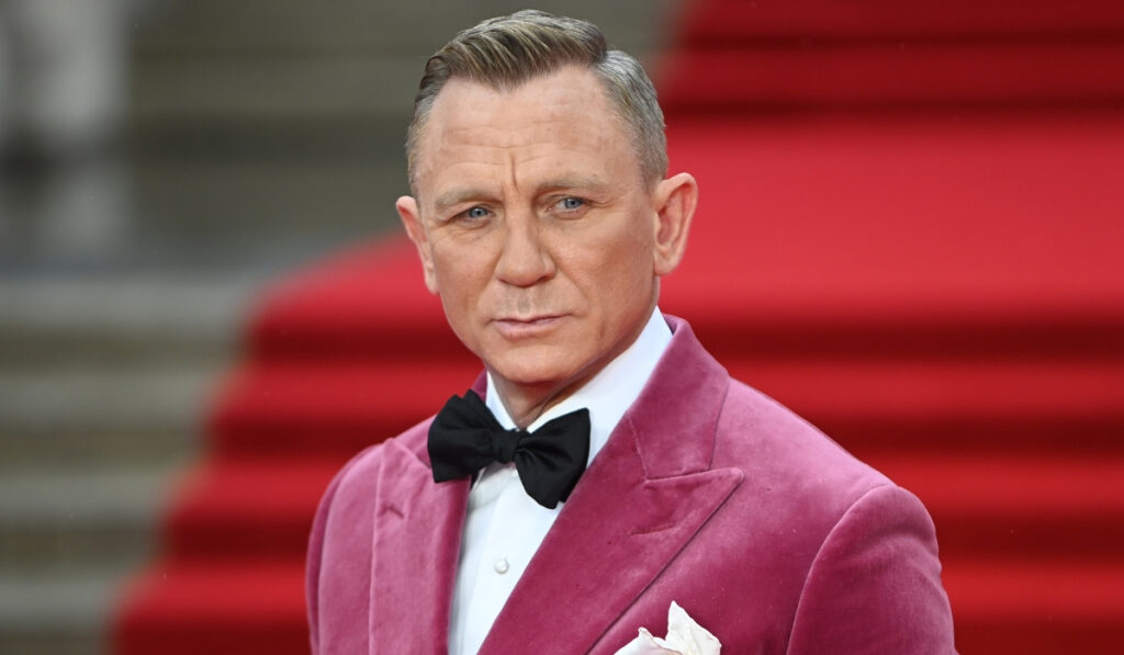 Ο «James Bond» αποχαιρετά τη βασίλισσα Ελισάβετ