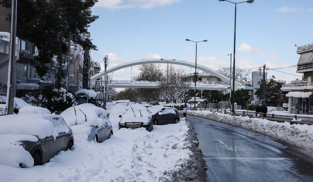 Ένα τεράστιο υπαίθριο parking θυμίζει η Λεωφόρος Μεσογείων