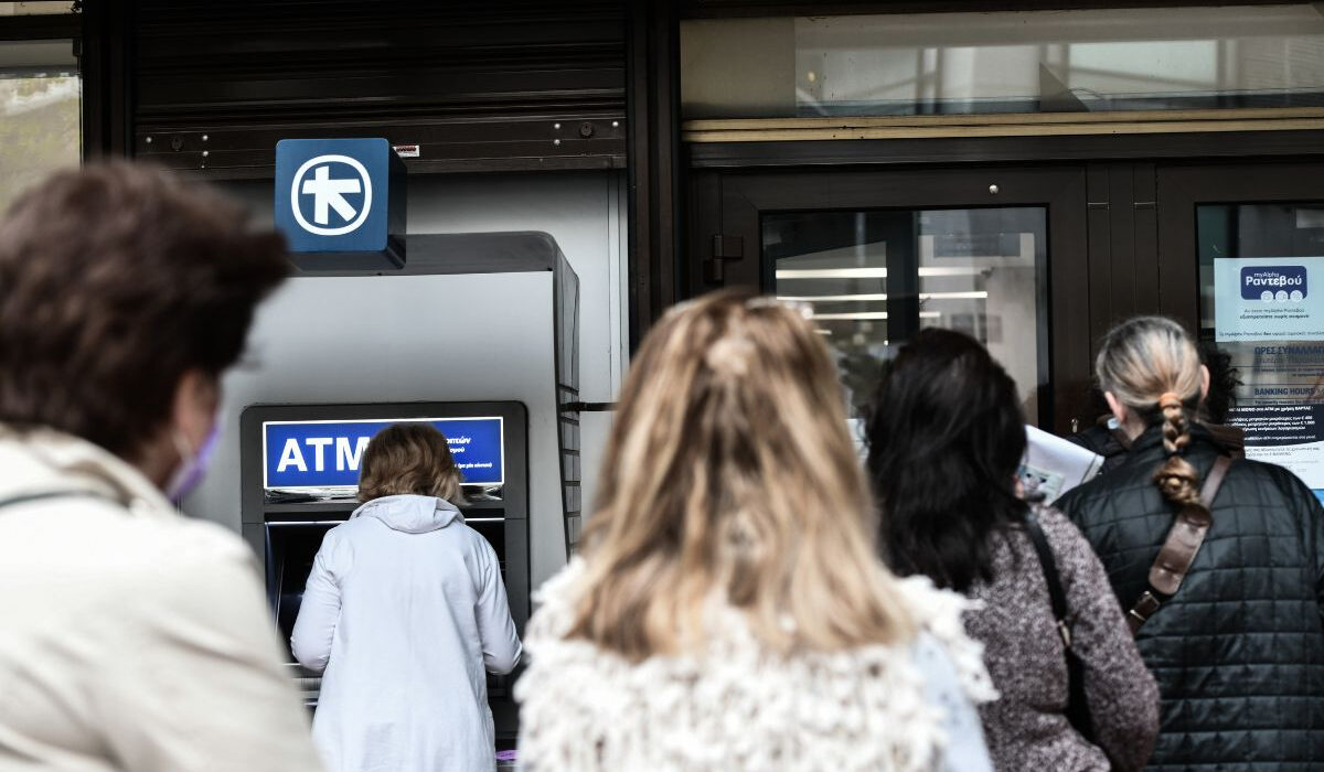 Νωρίτερα οι συντάξεις Μαΐου – Πότε θα μπουν τα χρήματα