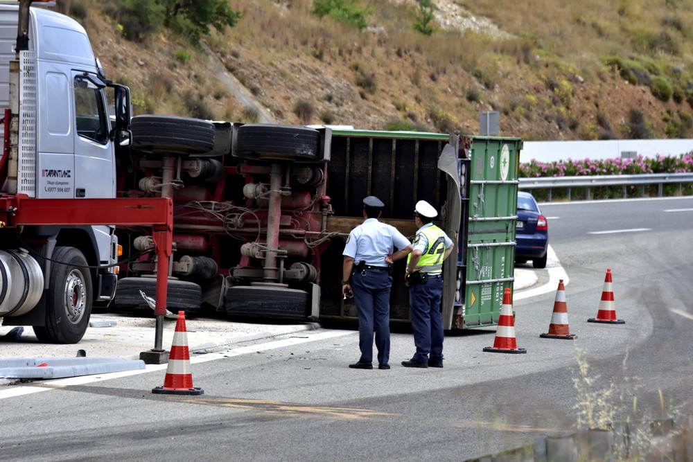 Θεσσαλονίκη: Σύγκρουση δύο φορτηγών – Έκλεισε η ΠΑΘΕ στο ύψος της Χαλκηδόνας