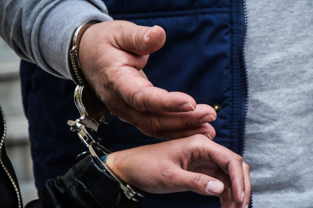 Συνελήφθη αστυνομικός για ασέλγεια σε ανήλικη – «Ψάρευε» θύματα στα social media