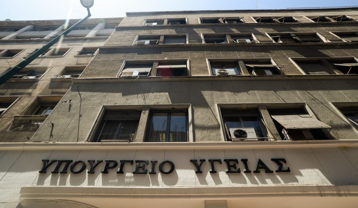Οργασμός εργασιών εν μέσω θέρους – Τρέχουν για να παρουσιάσουν έργο το φθινόπωρο