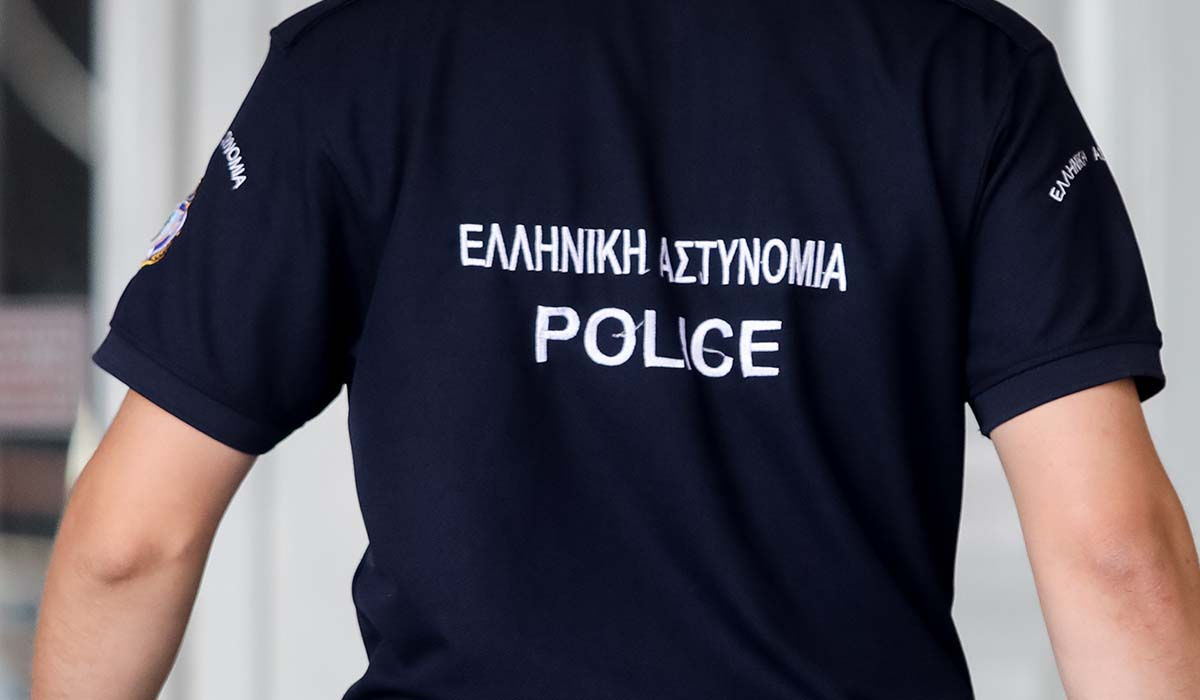Καβάλα: Αστυνομικοί πήγαν να του κάνουν παρατήρηση για τη μουσική και τους… δάγκωσε