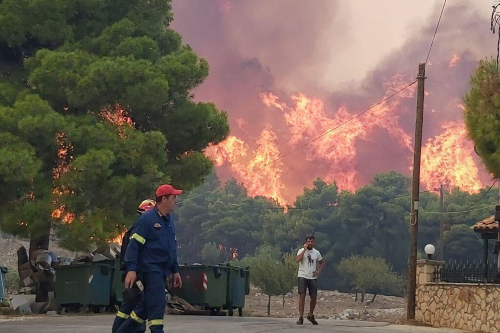 Μεγάλη φωτιά στη Ζάκυνθο – Επιχειρούν έξι εναέρια μέσα