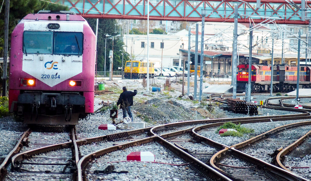 Θήβα: Άνδρας παρασύρθηκε από τρένο – Ακρωτηριάστηκε στο πόδι