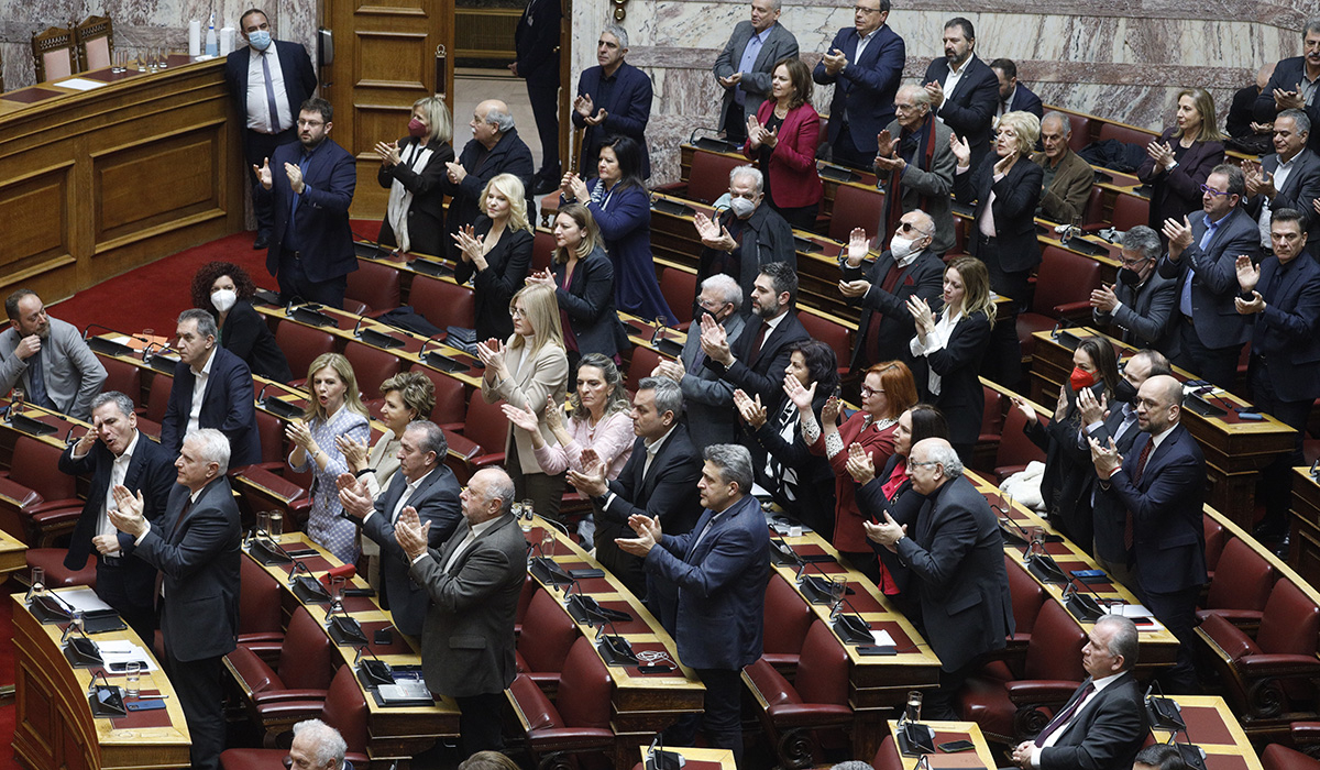 Ποια μεγάλα ονόματα του ΣΥΡΙΖΑ χάνουν την έδρα τους – 24 λιγότερες πήρε το κόμμα