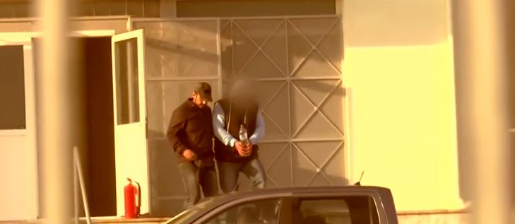 Tραγωδία στα Μέγαρα: «Ο άντρας μου μπήκε μπροστά για να με σώσει»