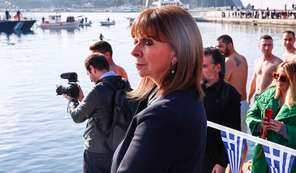 Γ. Λακόπουλος: «Τσάι και συμπάθεια» στο προεδρικό Μέγαρο – Η Σακελλαροπούλου παίζει με τον ρόλο της