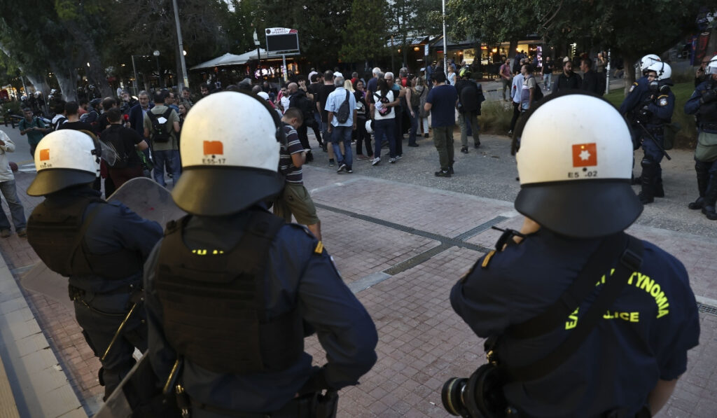 Φόβοι για ακροδεξιά έκτροπα στην Αθήνα: 14 νέες προσαγωγές και 3.500 αστυνομικοί στο δρόμο – Εκλεισαν σταθμοί