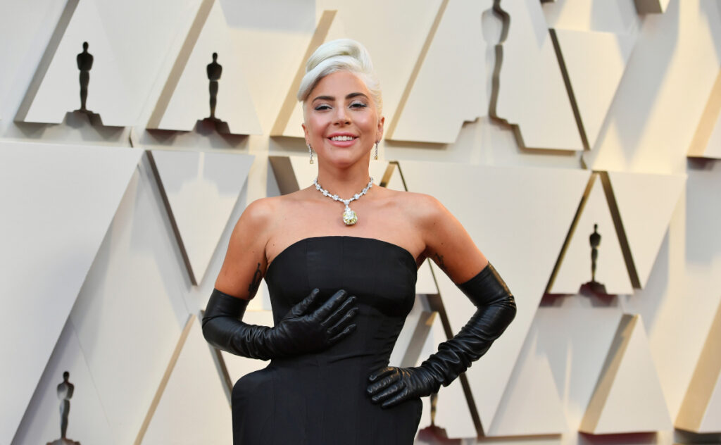 Joker 2: Η πρώτη φωτογραφία της Lady Gaga με τον Χοακίν Φίνιξ