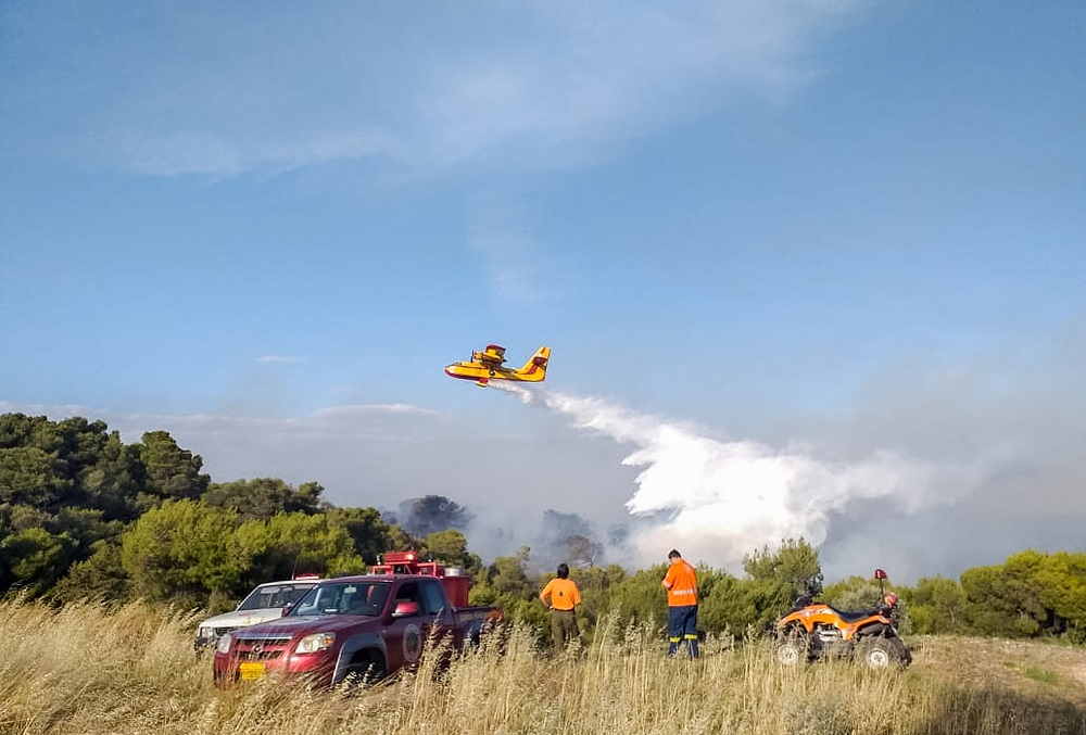 Σε ύφεση η φωτιά στα Ίσθμια Κορινθίας