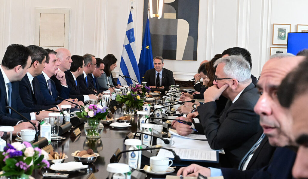 Αναβάλλεται το αυριανό υπουργικό συμβούλιο λόγω της πρότασης δυσπιστίας