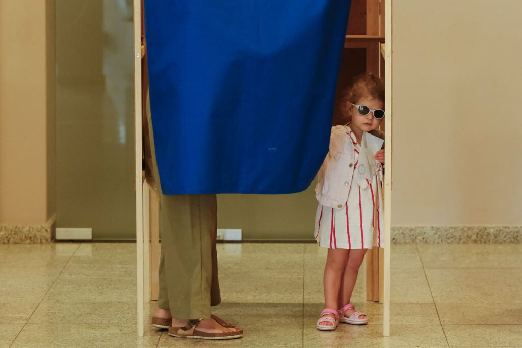 Οι εκλογές των εκπλήξεων – Ρυθμιστικοί παράγοντες η αποχή και οι αναποφάσιστοι