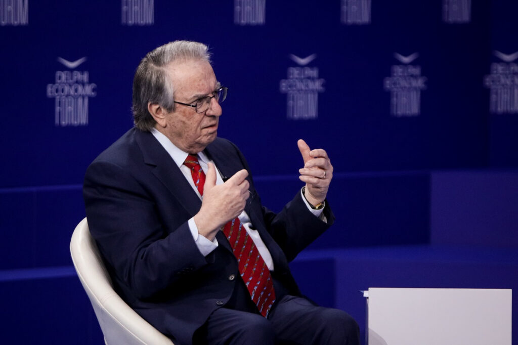 Μπαμπινιώτης: «Να μπει τέλος στις Πανελλήνιες» – Η πρότασή του για εισαγωγή στα ΑΕΙ