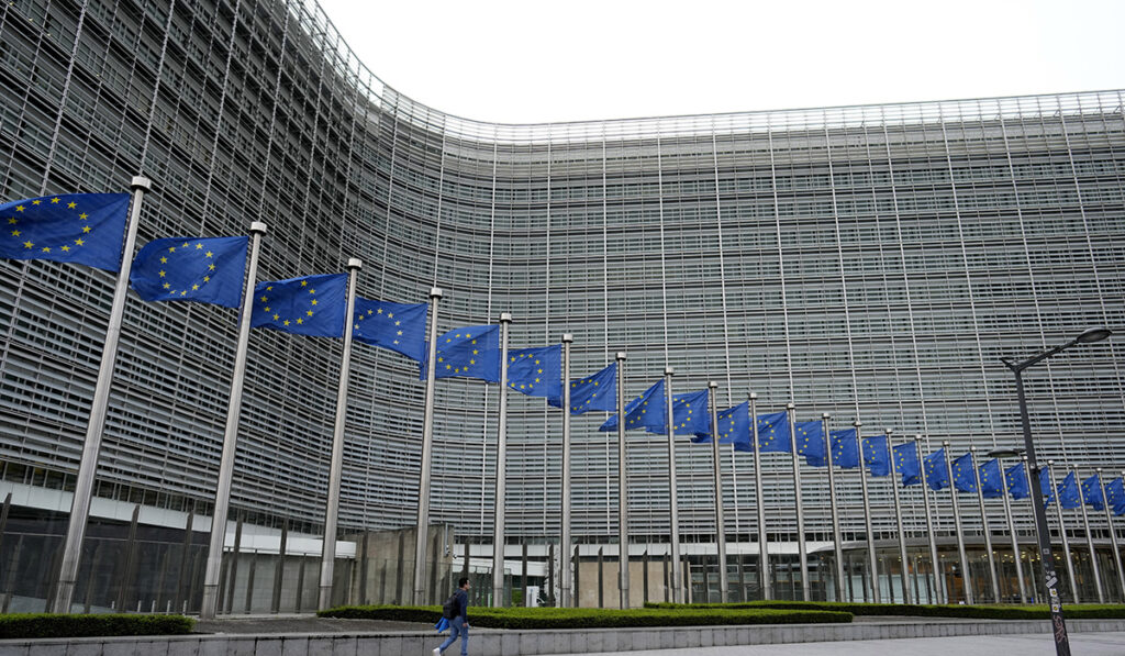 Κοινό σχέδιο εφαρμογής για το Σύμφωνο Μετανάστευσης και Ασύλου παρουσίασε η Κομισιόν – Τα 10 σημεία