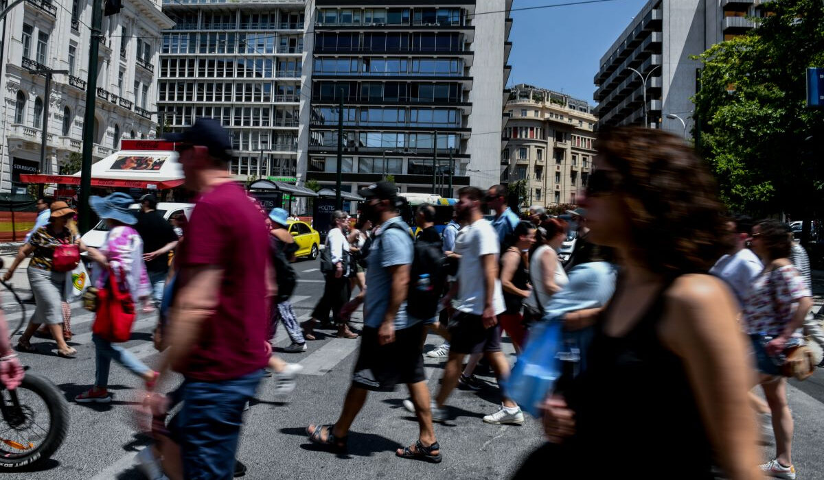 Μισή ασφάλιση, αλλά πλήρες ωράριο εργασίας: Η «παγίδα» της ανεργίας πριν τη σύνταξη