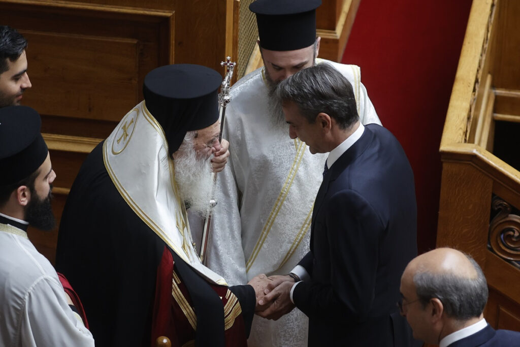 Την «αντιπολίτευση του ράσου» φοβάται η κυβέρνηση – Το «deal» με Ιερώνυμο και οι 20 σκληροί ιεράρχες