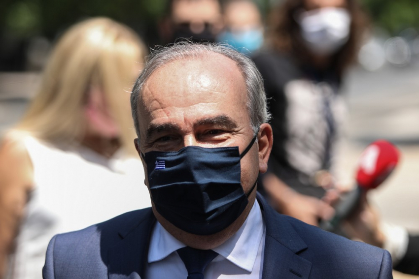 Αυτό είναι το SMS στο 13033 για τα μαγαζιά που ανοίγουν, απαραίτητο και το email