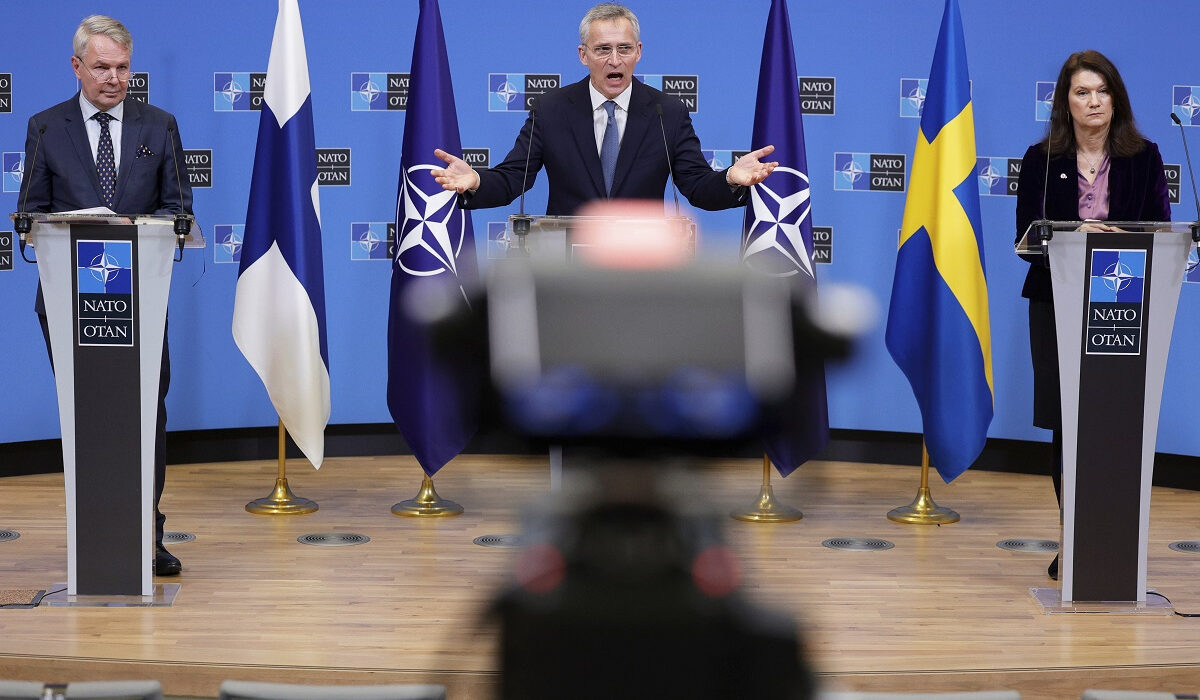 Συνάντηση των υπουργών Εξωτερικών της Τουρκίας, της Σουηδίας και της Φινλανδίας στο ΝΑΤΟ