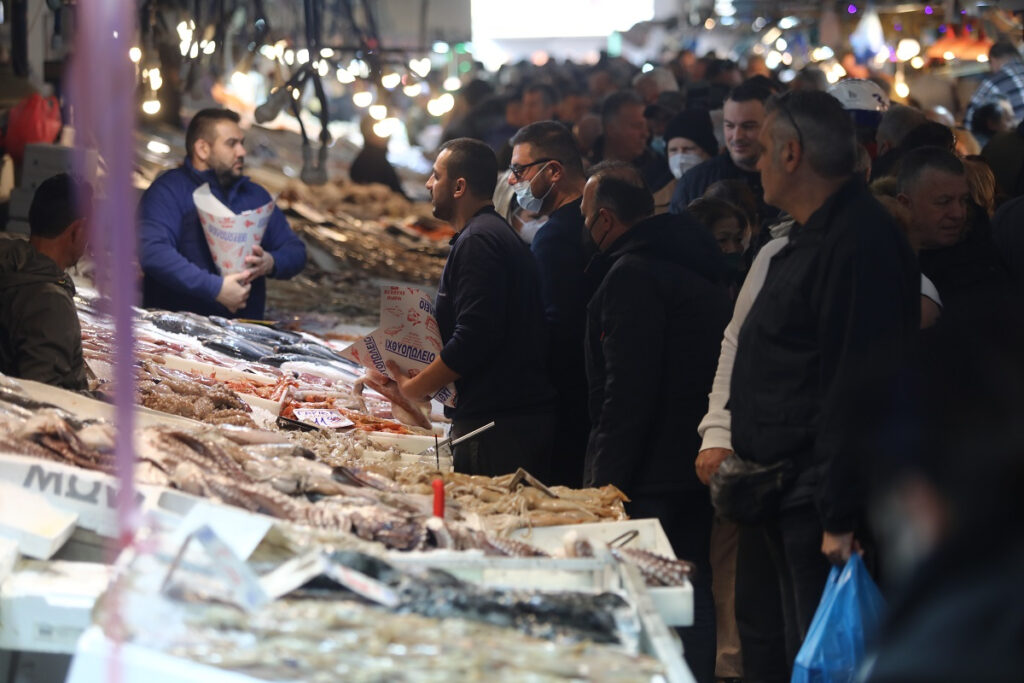 Αυτή είναι η νέα τιμή του μπακαλιάρου φέτος – Συμφωνία με Βαρβάκειο