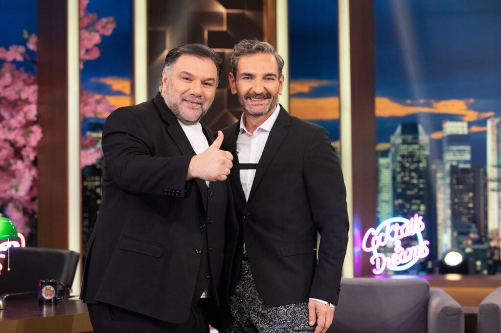 Κωνσταντίνος Δέδες – The 2Night Show: Γελάω με τα εξώφυλλα που μας θέλουν ζευγάρι με τη Ζέτα Μακρυπούλια