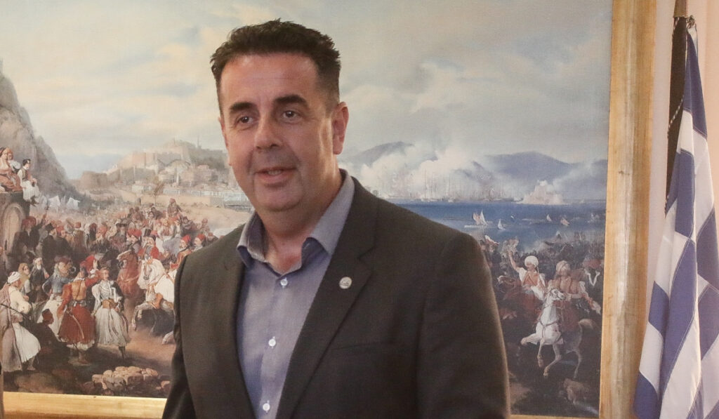 Ναύπλιο: Πειθαρχική έρευνα για τον δήμαρχο που άφηνε περιττώματα στην εξώπορτα αντιπάλου του