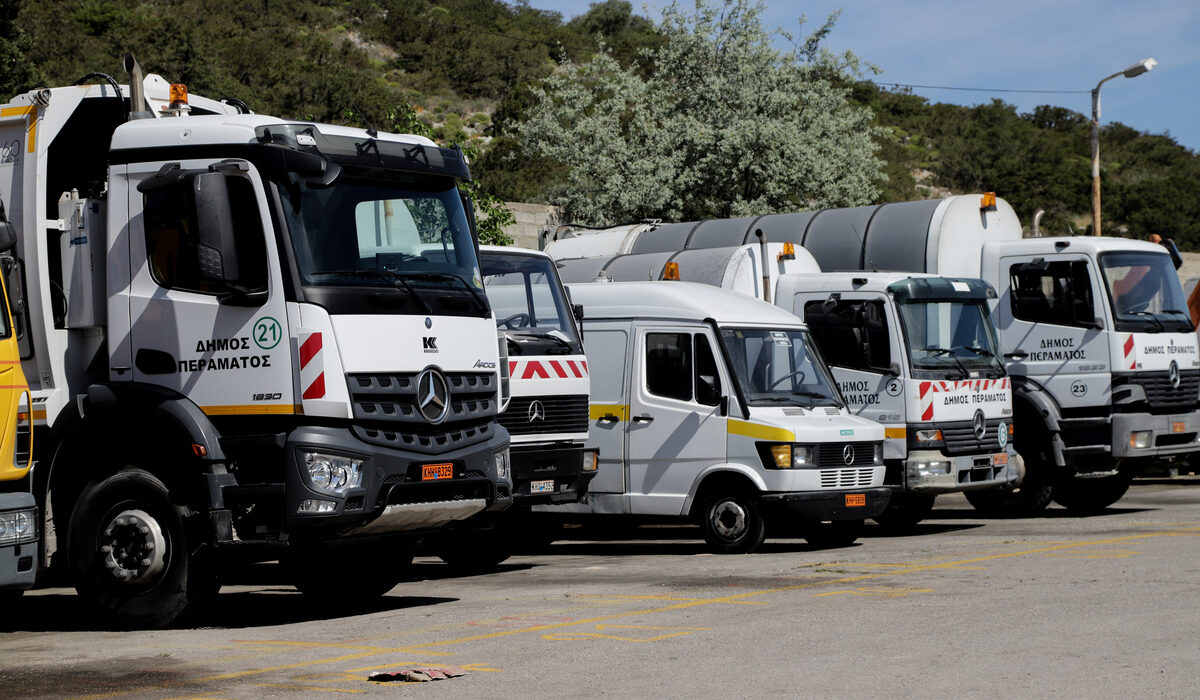 Καύσωνας: Τι ώρα δεν πρέπει να βγάζουν τα σκουπίδια τους οι Αθηναίοι