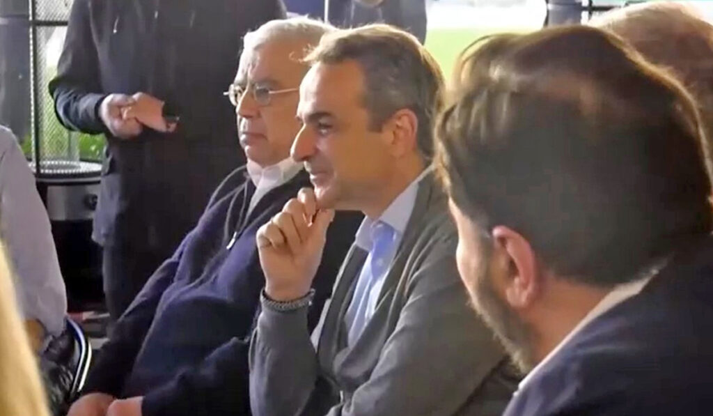 Πρωινός καφές Μητσοτάκη με βουλευτές της Θεσσαλονίκης στο «Ολύμπιον», στην Αριστοτέλους