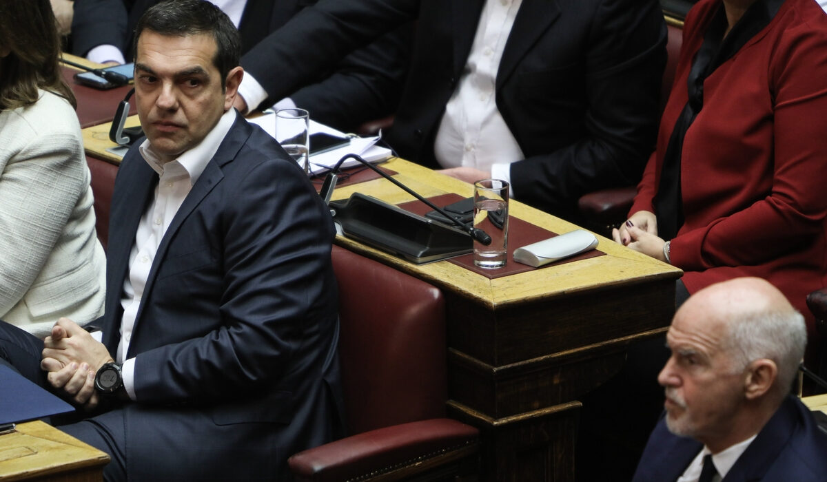 Ποιος πάει να ρίξει στο δρόμο του Τσίπρα την πεπονόφλουδα Παπανδρέου