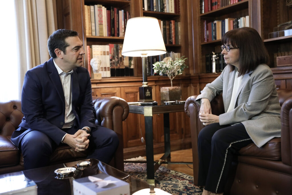 Καθοριστική επίσκεψη Τσίπρα στην Πρόεδρο