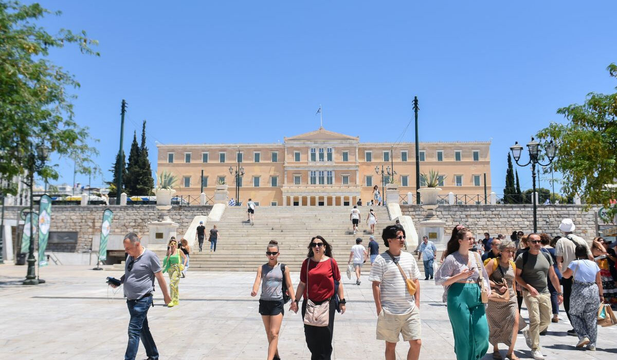 Στην Ελλάδα πήγαμε στην 6ήμερη εργασία, στη Βρετανία οι Εργατικοί εξετάζουν την 4ήμερη