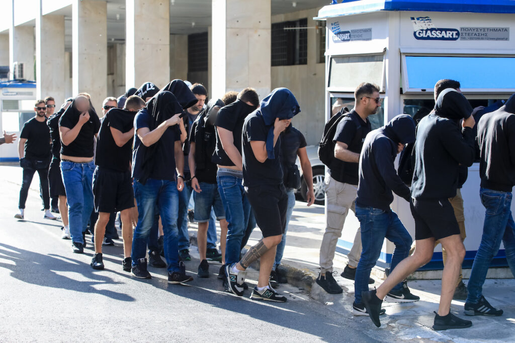 Στον εισαγγελέα άλλοι 30 χούλιγκαν για τα επεισόδια στη Ν. Φιλαδέλφεια